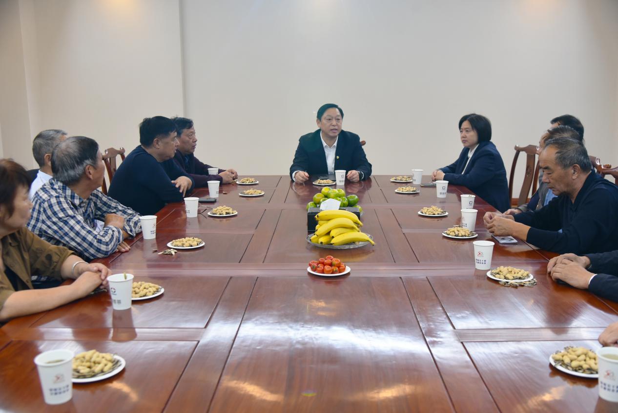 “金秋十月重陽情暖共話發(fā)展座談聚力”(1).jpg “金秋十月重陽情暖共話發(fā)展座談聚力”(1).jpg